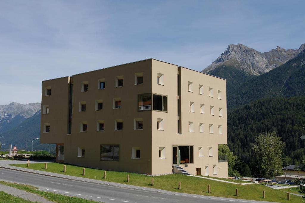 Scuol Youth Hostel Kültér fotó