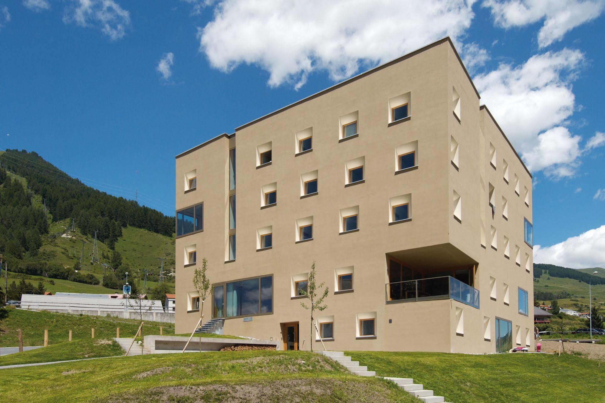 Scuol Youth Hostel Kültér fotó