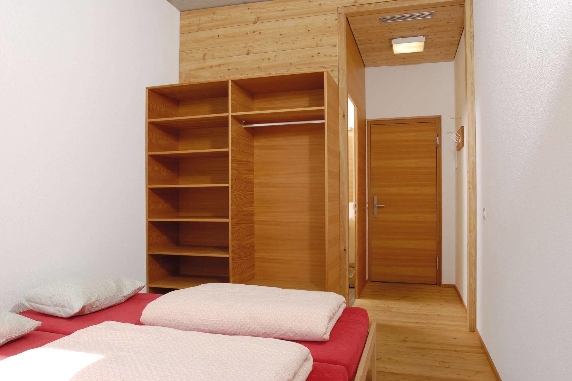 Scuol Youth Hostel Kültér fotó
